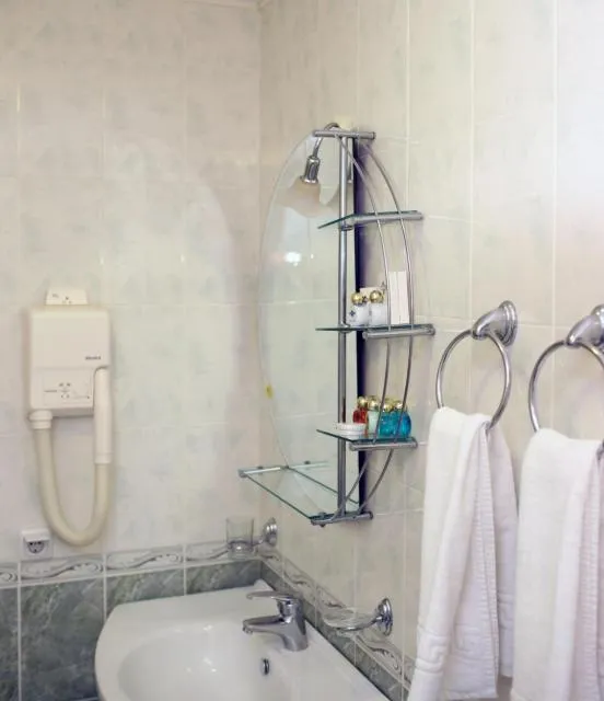  Ani Plaza Hotel - picture  : Bathroom,Fitness centre/facilities,Bathroom,Property 