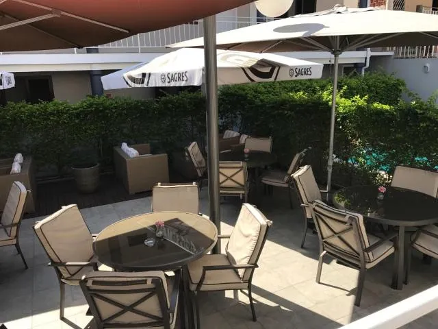  casas de Luanda GH-Miramar - picture  : Toilet,Patio,Summer,Property 