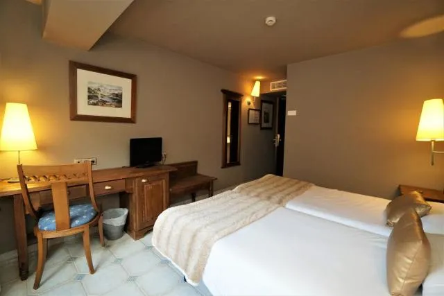  El Pradet - picture  : Bed,Bedroom,Property 