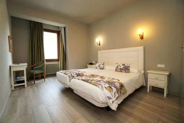  El Pradet - picture  : Bed,Bedroom,Property 