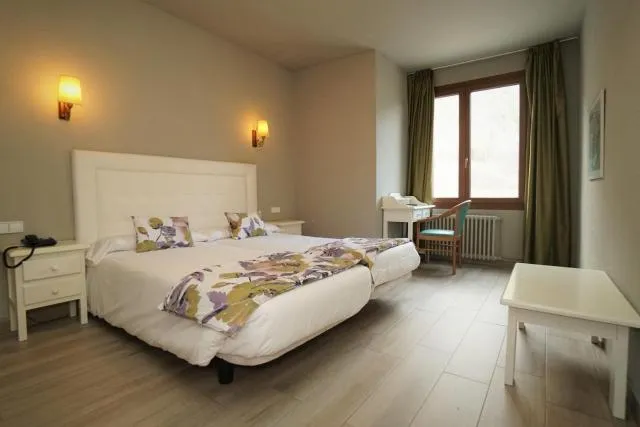 El Pradet - picture  : Bed,Bedroom,Property 