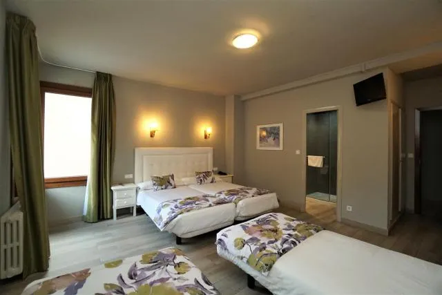  El Pradet - picture  : Bed,Bedroom,Property 