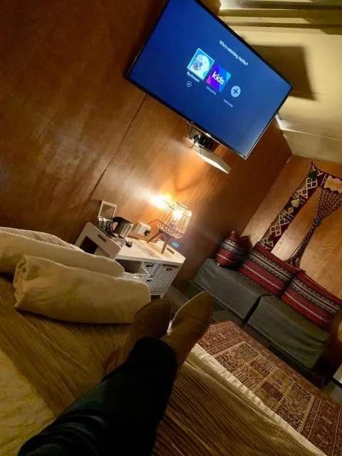  RAK Glamping - picture  : Bed,TV and multimedia,Photo of the whole room,Seating area,Property,Room 