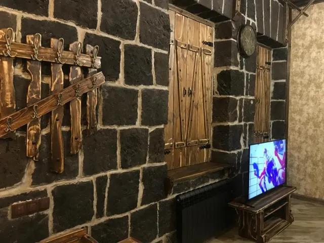  Old Gyumri Guest House / Հին Գյումրի հյուրատուն - picture  : TV/entertainment centre,Seating area,Property 