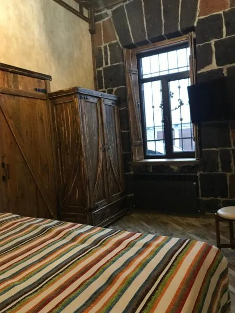  Old Gyumri Guest House / Հին Գյումրի հյուրատուն - picture  : Bed,Bedroom,Property 