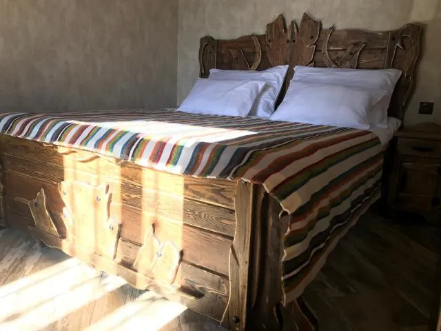  Old Gyumri Guest House / Հին Գյումրի հյուրատուն - picture  : Bed,Summer,Bedroom,Property 