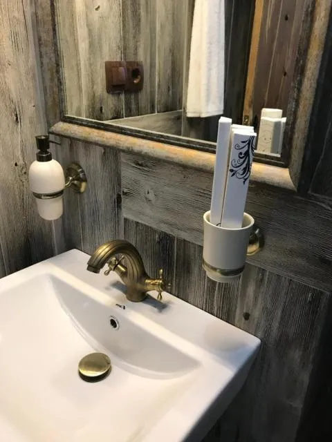  Old Gyumri Guest House / Հին Գյումրի հյուրատուն - picture  : Bathroom,Bathroom,Property 