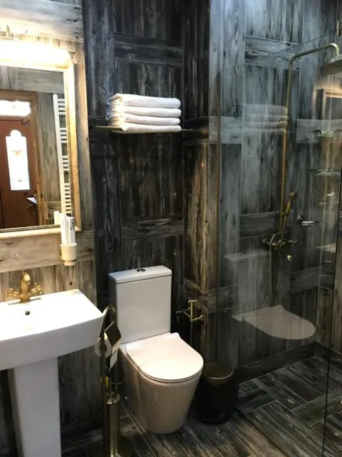  Old Gyumri Guest House / Հին Գյումրի հյուրատուն - picture  : Bathroom,Bathroom,Property 