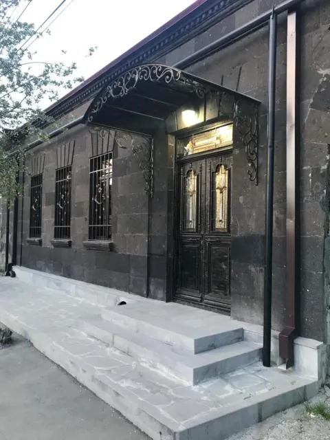  Old Gyumri Guest House / Հին Գյումրի հյուրատուն - picture  : Facade/entrance,Property building,Property 