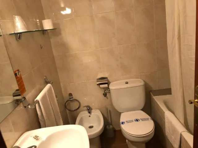  Hotel Refugi dels Isards - picture  : Bathroom,Bath,Property 