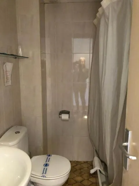  Hotel Refugi dels Isards - picture  : Bathroom,Bathroom,Property 