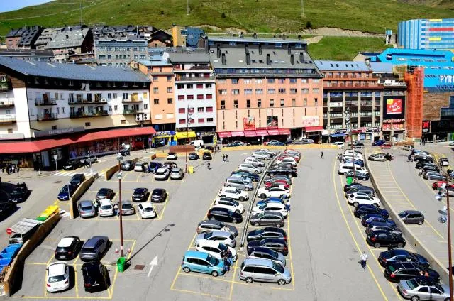  Cal Ruiz - picture  : Parking,Property 