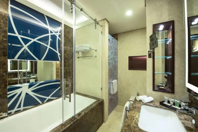  Gulf Court Hotel Business Bay - picture  : Bathroom,Summer,Photo of the whole room,On site,Room 