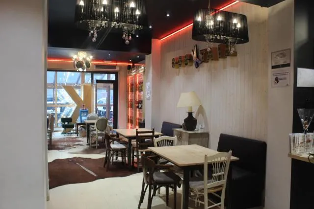  Hotel KATHMANDU - picture  : Toilet,Restaurant/places to eat,Property 