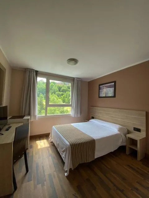  Somriu Hotel Vall Ski - picture  : Bed,Bedroom,Property 