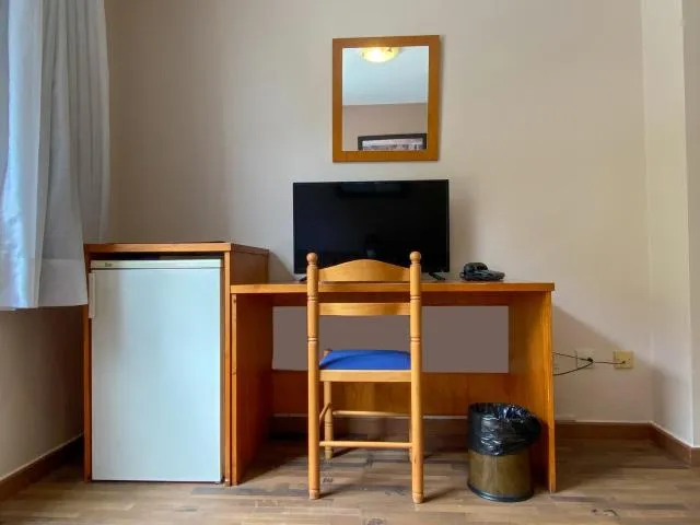  Somriu Hotel Vall Ski - picture  : TV/entertainment centre,Bedroom,Property 