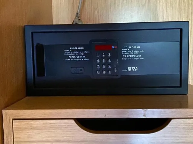  Somriu Hotel Vall Ski - picture  : TV/entertainment centre,Bedroom,Property 