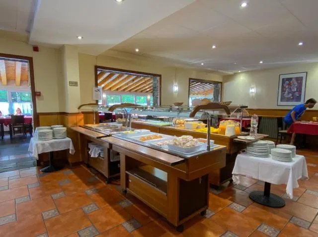  Somriu Hotel Vall Ski - picture  : Toilet,Buffet breakfast,Property 