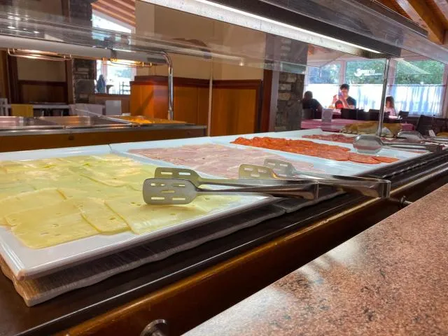  Somriu Hotel Vall Ski - picture  : Buffet breakfast,Property 