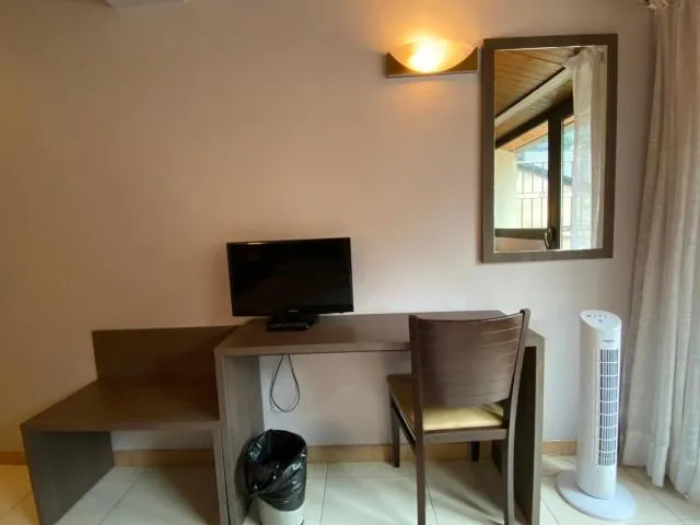  Somriu Hotel City M28 - picture  : TV/entertainment centre 