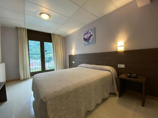  Somriu Hotel City M28 - picture  : Bed 