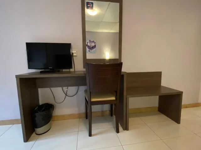  Somriu Hotel City M28 - picture  : TV/entertainment centre 