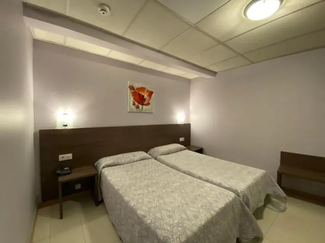  Somriu Hotel City M28 - picture  : Bed 