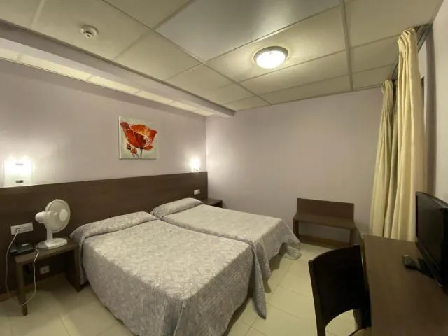  Somriu Hotel City M28 - picture  : Bed 