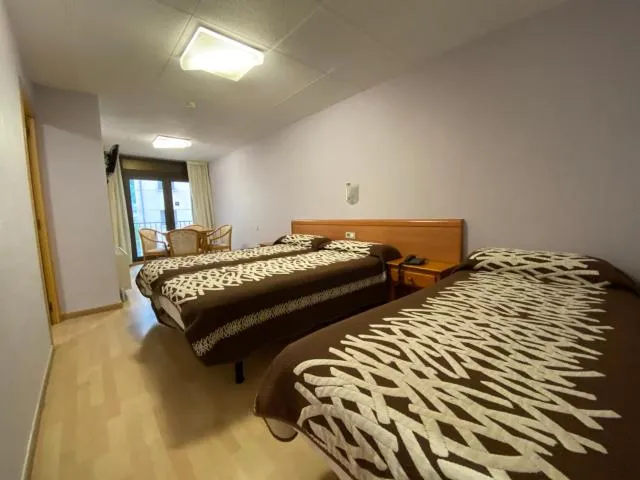  Somriu Hotel City M28 - picture  : Bed 