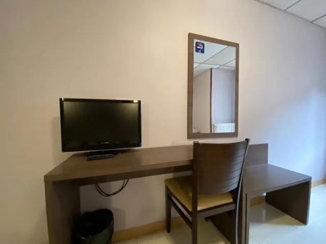  Somriu Hotel City M28 - picture  : TV/entertainment centre 