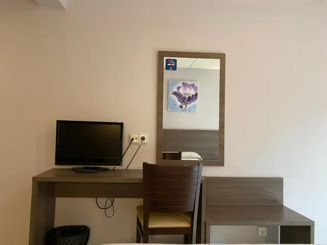  Somriu Hotel City M28 - picture  : TV/entertainment centre 