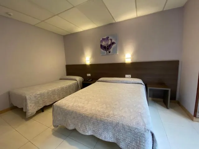  Somriu Hotel City M28 - picture  : Bed 