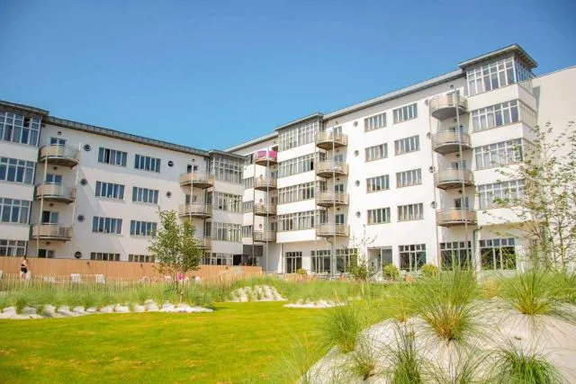  West Bay - picture  : Facade/entrance,Property building,Property 