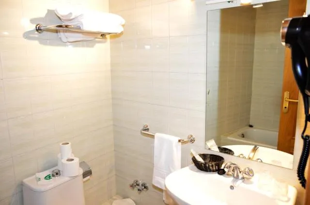  Cal Ruiz - picture  : Bathroom,Bathroom,Property 