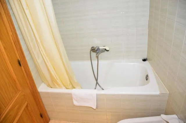  Cal Ruiz - picture  : Bathroom,Bathroom,Bath,Property 