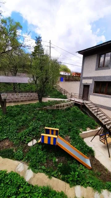  Cottage Tsaghkadzor - picture  : Children's play area 