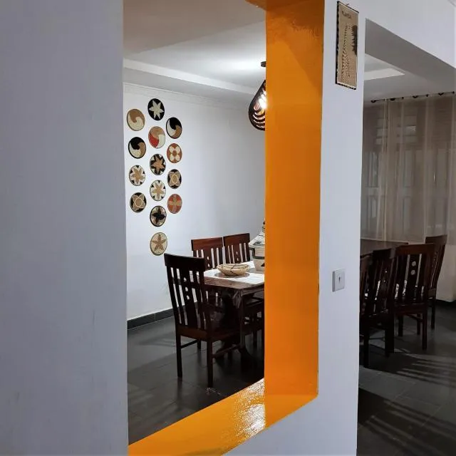  Maison de Passage - Isaro Passage House - Vacation Rental In Kigali - photo  : Salle à manger 