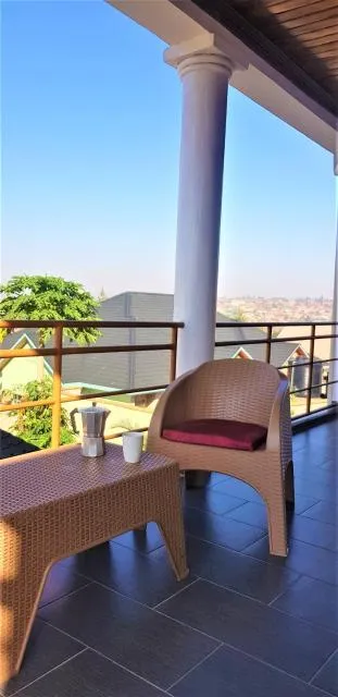  Maison de Passage - Isaro Passage House - Vacation Rental In Kigali - photo  : Balcon/terrasse 