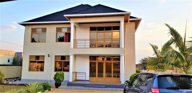  Maison de Passage - Isaro Passage House - Vacation Rental In Kigali - photo  : Immeuble immobilier 