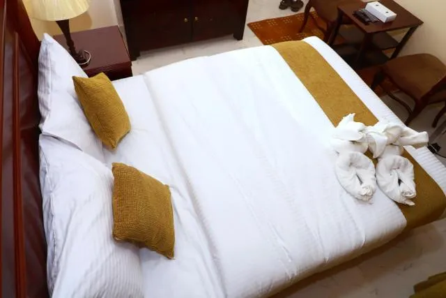  Onyx Hotel Apartments - picture  : Bed 