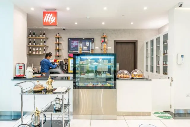  Gravity Hotel Abu Dhabi - picture  : Restaurant/places to eat,Food and drinks,Food,Breakfast,Non alcoholic drinks,Property 