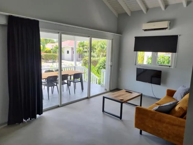  Casa Korsou - photo  : Zone assise,Centre de télévision/divertissement,Télévision et multimédia,Salon,Zone assise,climatiseur,Propriété 