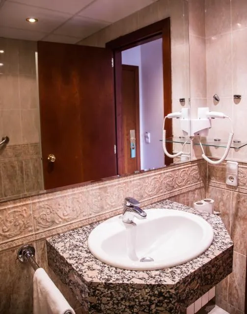  Hotel Xalet Verdú - picture  : Bathroom,Bathroom,Property 