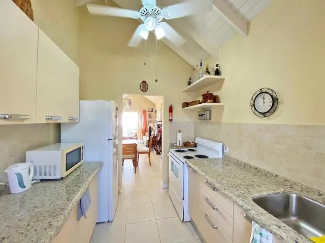  The Gem is located a few minutes walk to the gorgeous Bottom Bay Beach - picture  : Kitchen/kitchenette,Kitchen or kitchenette,Property 