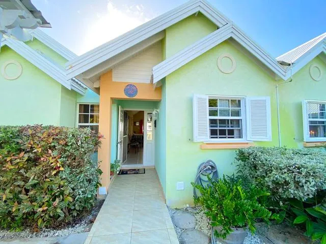  The Gem is located a few minutes walk to the gorgeous Bottom Bay Beach - picture  : Property building,Facade/entrance,Other,Property 