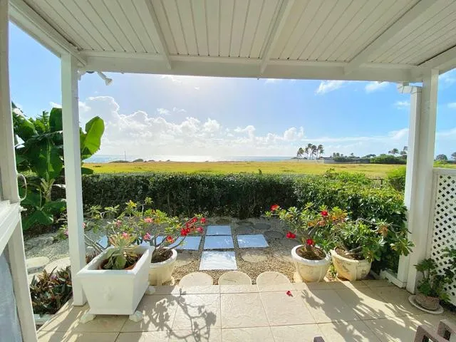  The Gem is located a few minutes walk to the gorgeous Bottom Bay Beach - picture  : Patio,Natural landscape,View (from property/room),Property 