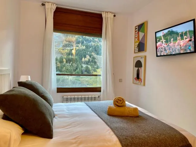  PROBER_SOL TARTER - picture  : Bed,Bed,Photo of the whole room,Bedroom,Mountain view,Property,Room 