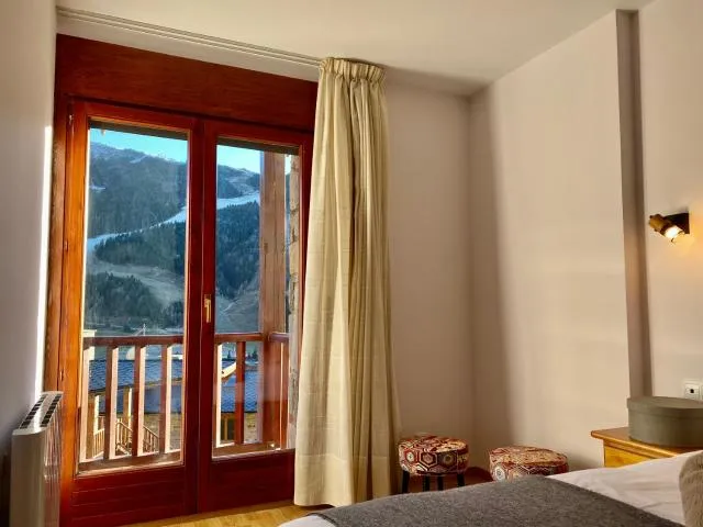  PROBER_TERRASSES DEL TARTER - picture  : Bed,Mountain view,Mountain view,Property,Room 