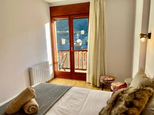  PROBER_TERRASSES DEL TARTER - picture  : Bed,Bed,Mountain view,Balcony/Terrace,Photo of the whole room,Bedroom,Mountain view,Property,Room 