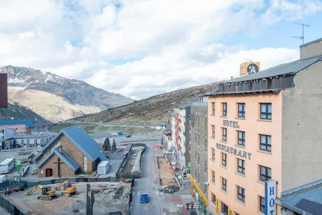  Apartamentos Vaquers 3000 - picture  : Shower,Property building,View (from property/room),Property 